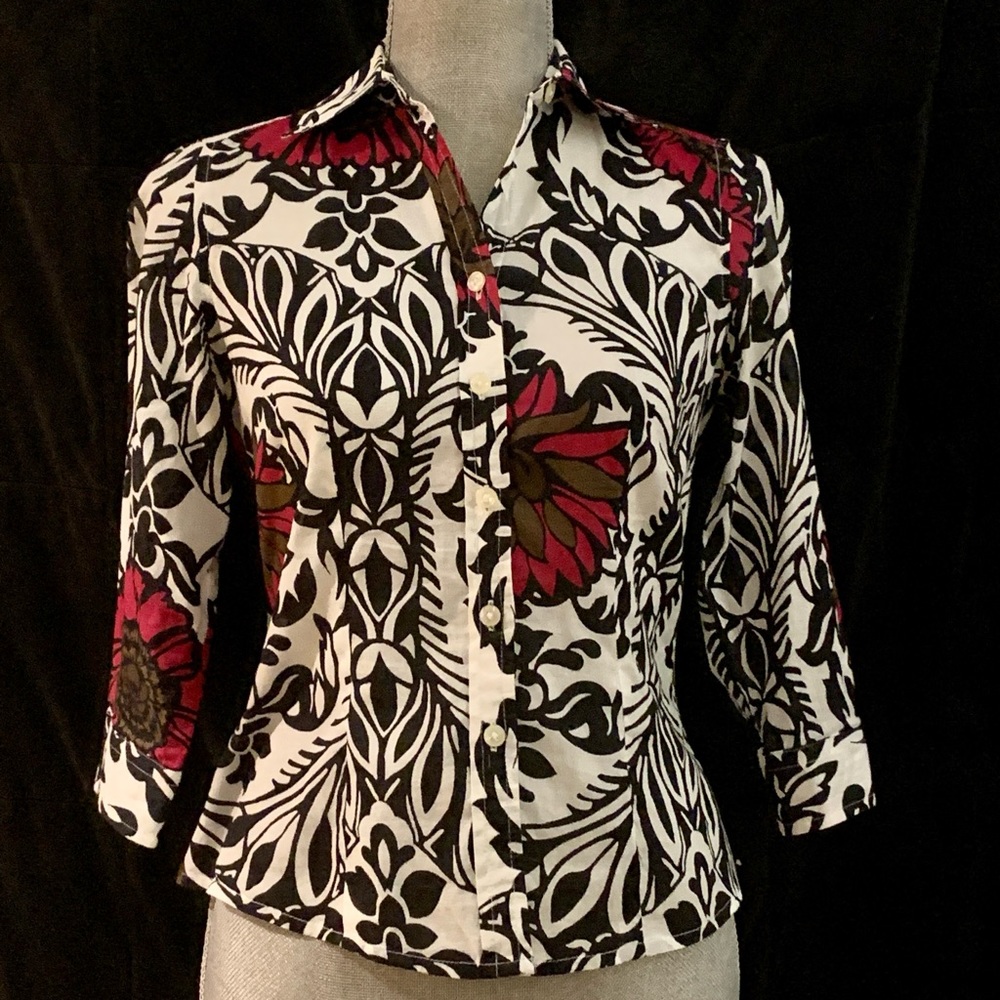 ❌SOLD❌Ann Taylor white and black blouse with magenta flowers.